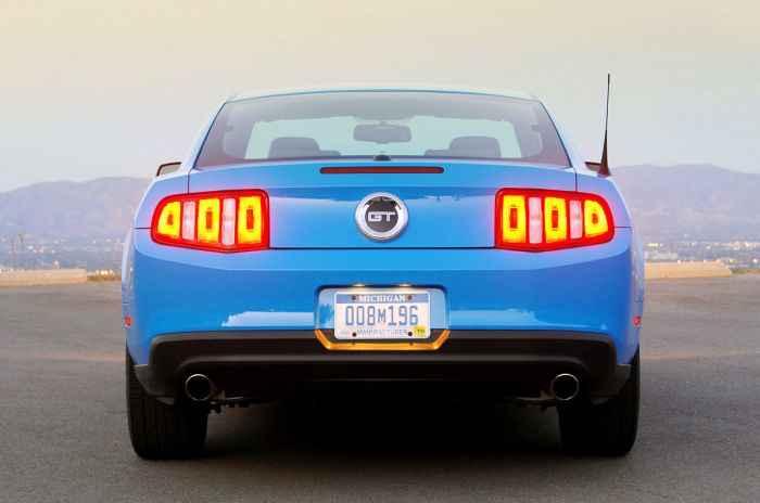 2010mustangfd_11.jpg