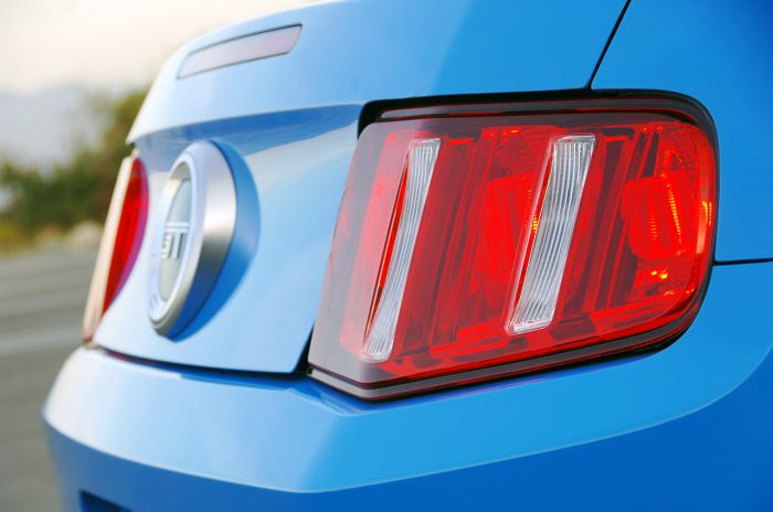 2010mustangfd_32.jpg