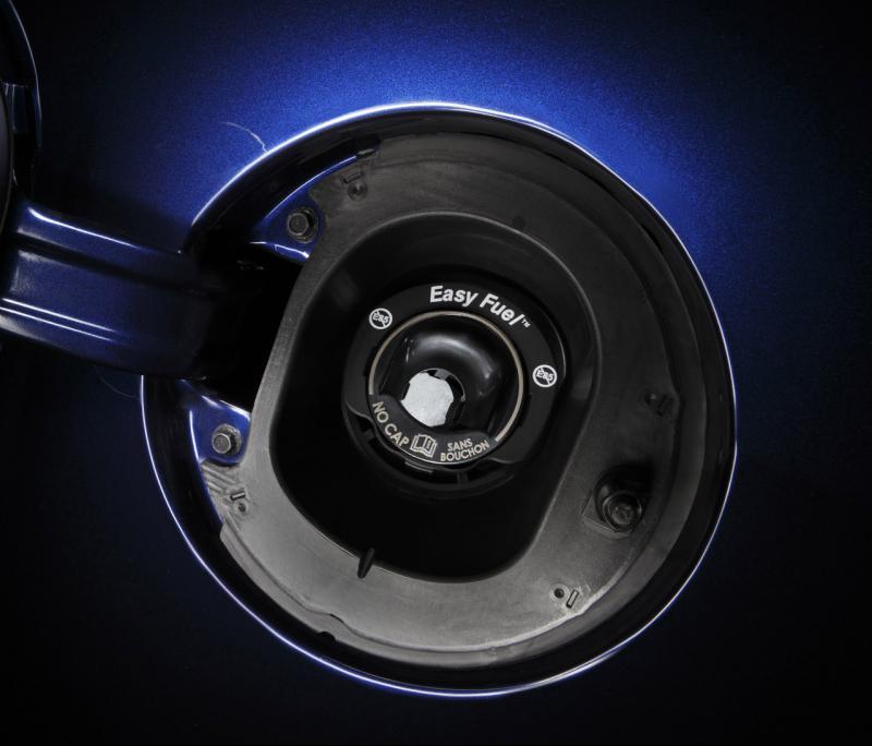 2010_ford_mustang_exterior_tankstutzen01.jpg