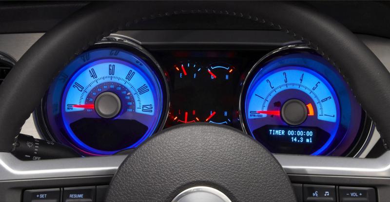 2010_ford_mustang_interior_anzeigen02.jpg