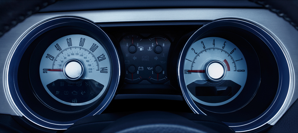 2010_ford_mustang_interior_anzeigen03.jpg