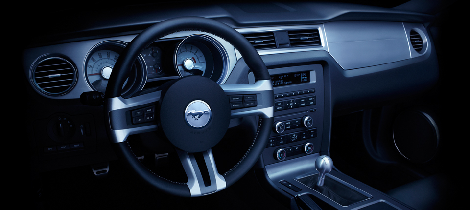 2010_ford_mustang_interior_lenkrad05.jpg