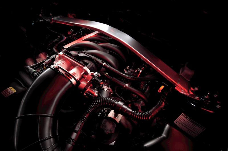 2010_ford_mustang_motorraum02.jpg