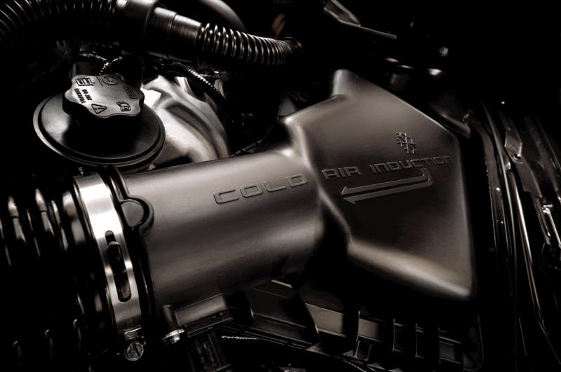 2010_ford_mustang_motorraum03.jpg