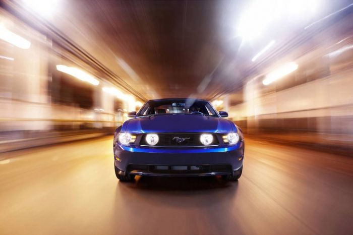 2010_ford_mustang_color_kona_blue_coupe06.jpg