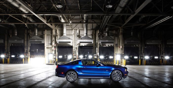 2010_ford_mustang_color_kona_blue_coupe11.jpg