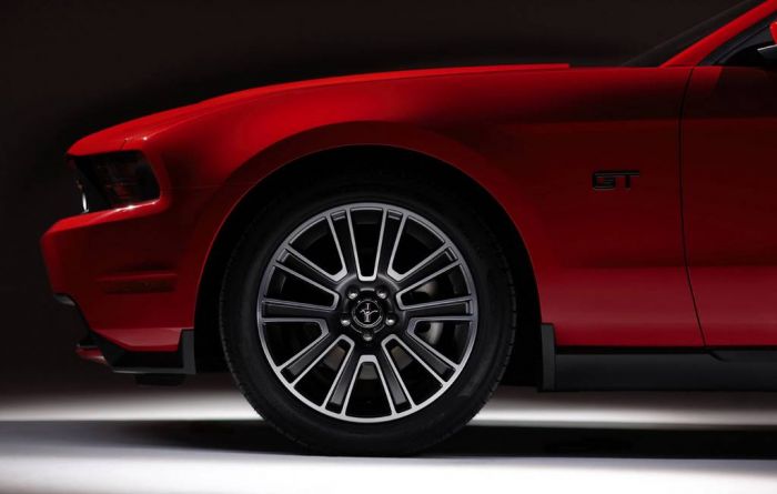 2010_ford_mustang_exterior_felgen01.jpg