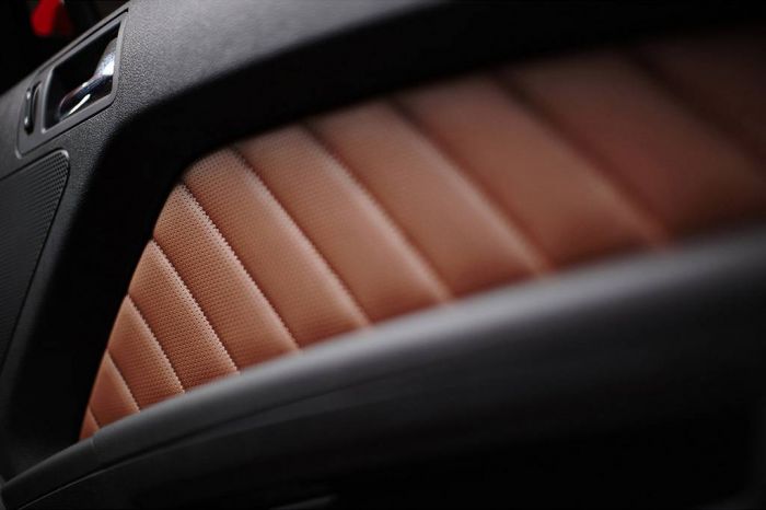 2010_ford_mustang_interior02.jpg