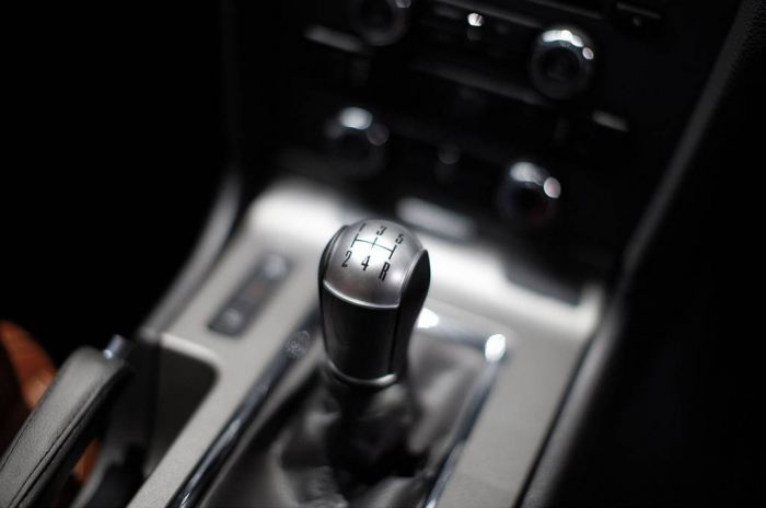 2010_ford_mustang_interior_schaltknauf01.jpg