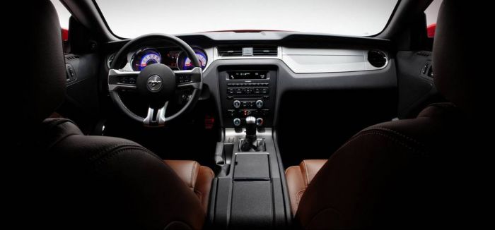 2010_ford_mustang_interior_sitze02.jpg