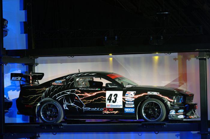 001_2010_ford_mustang_reveal14.jpg