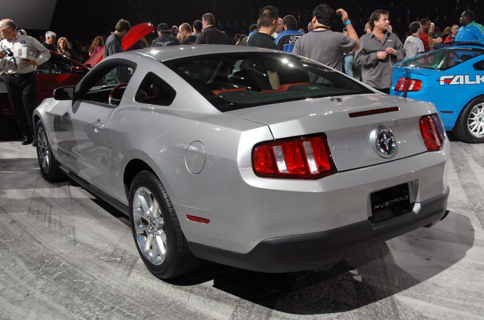 001_2010_ford_mustang_reveal26.jpg