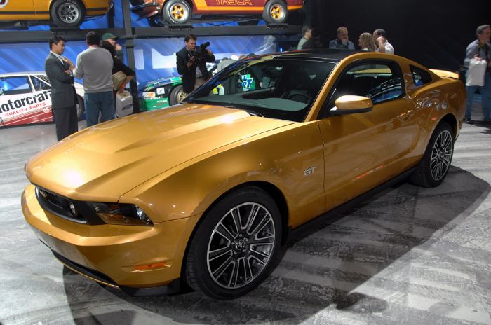 001_2010_ford_mustang_reveal29.jpg