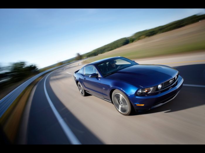 2010_ford_mustang_color_kona_blue_coupe03.jpg