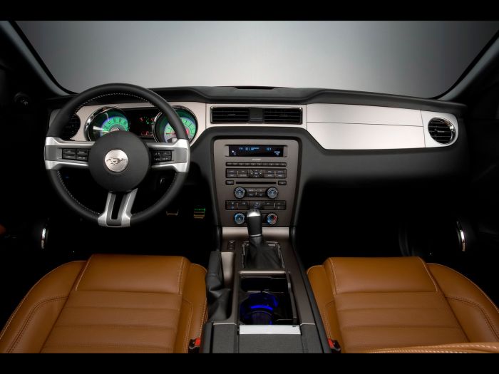 2010_ford_mustang_interior_sitze04.jpg