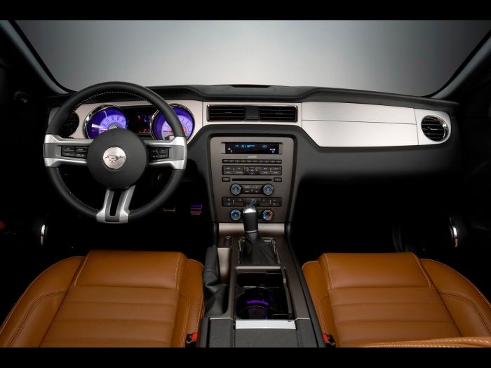 2010_ford_mustang_interior_sitze05.jpg