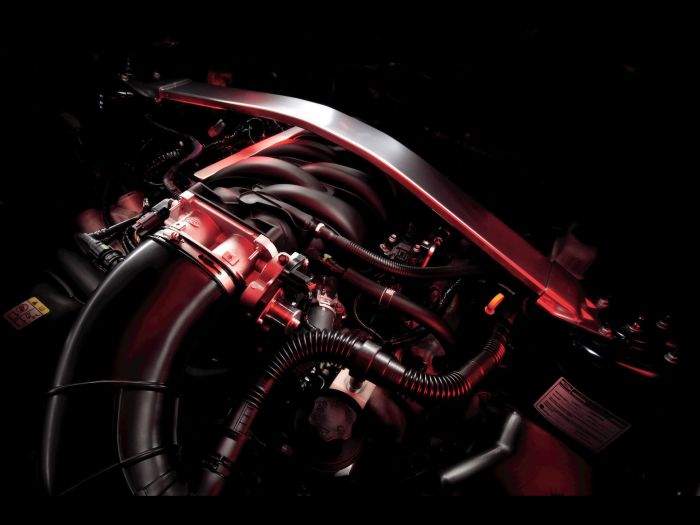 2010_ford_mustang_motorraum02.jpg