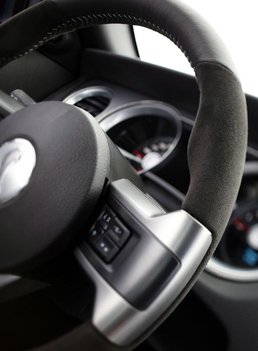 2010_shelby-gt500_convertible_interieur04.jpg