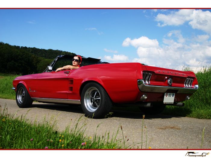 1967 Ford Mustang Convertible and the girl
Klicke auf das Bild, um es in Wallpapergrösse runterzuladen.

Foto: Jen
