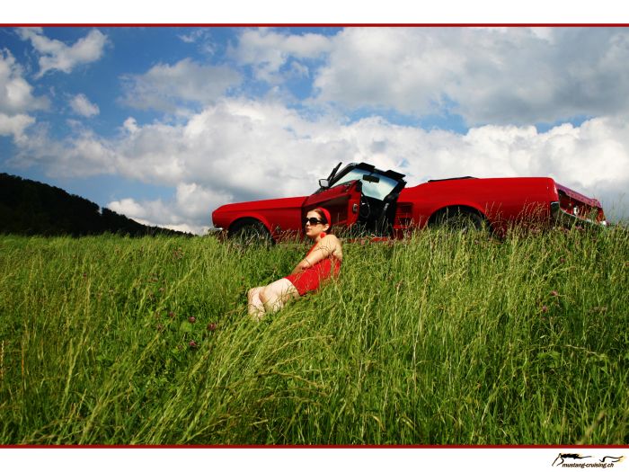 1967 Ford Mustang Convertible and the girl
Klicke auf das Bild, um es in Wallpapergrösse runterzuladen.

Foto: Jen
